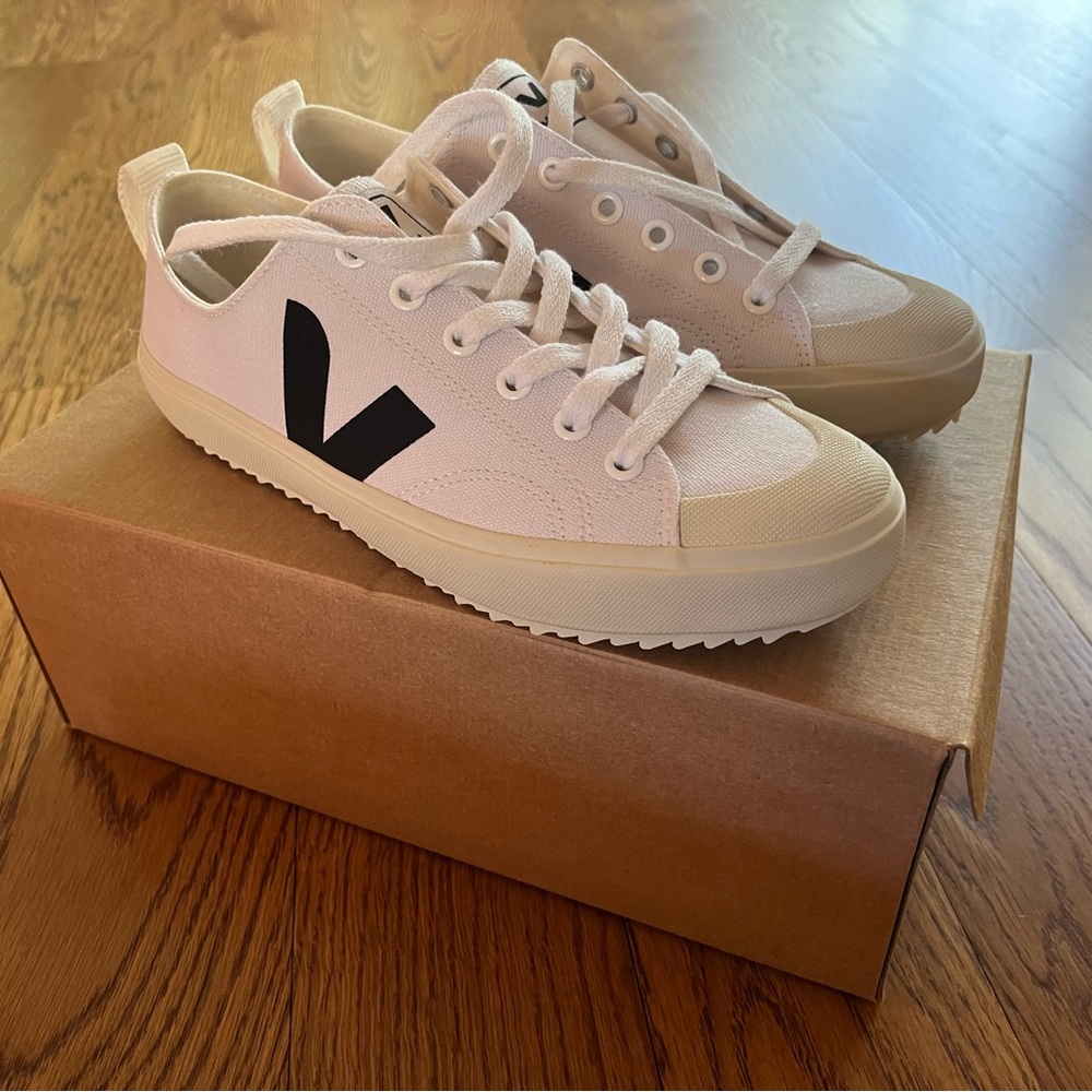 NEW Veja Women's Canvas Sneakers - Size 37